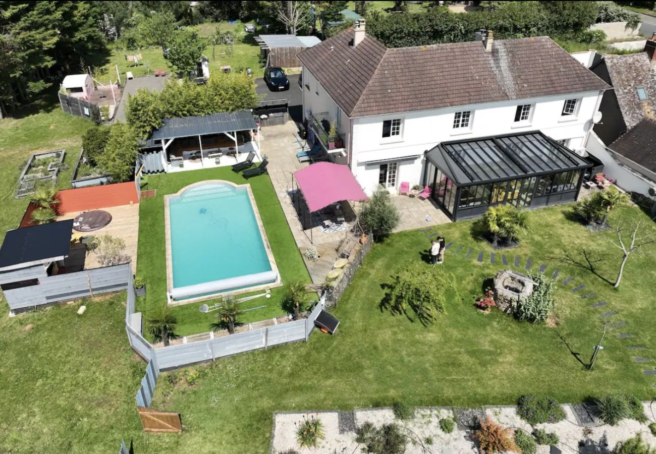 Villa in Roézé-sur-Sarthe - Villa Cap Ferret - 10pers - Piscine - Rêve au Mans